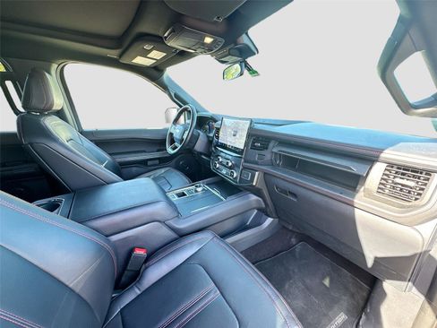 Used 2023 Ford Expedition Limited image 11
