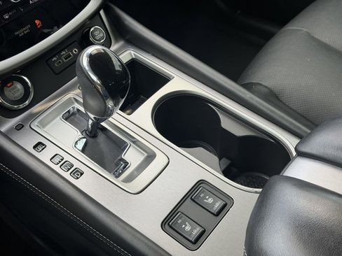 Used 2020 Nissan Murano SL w/ Moonroof Package FWD image 11