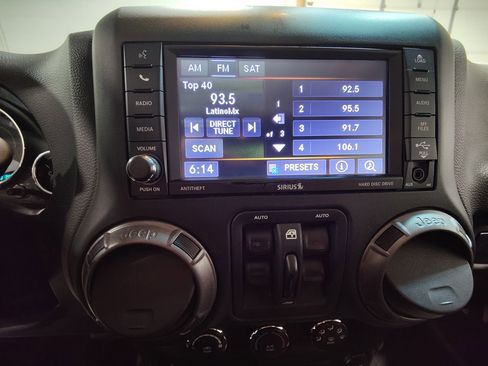 Used 2018 Jeep Wrangler Unlimited Sport S image 30