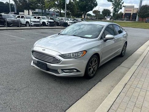 Used 2017 Ford Fusion SE w/ Equipment Group 201A FWD image 2