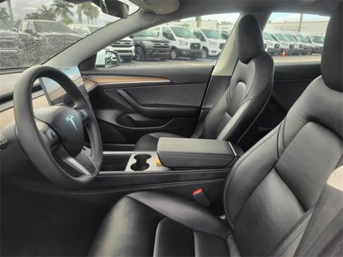 Used 2023 Tesla Model 3 Standard Range image 18