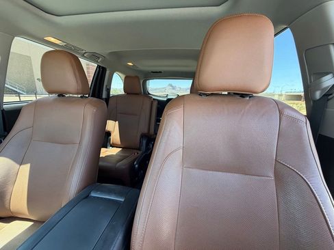 Used 2017 Toyota Highlander Limited w/ Carpet Mat Package FWD image 12