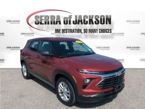 Used 2024 Chevrolet TrailBlazer LS w/ LS Confidence Package FWD image 2
