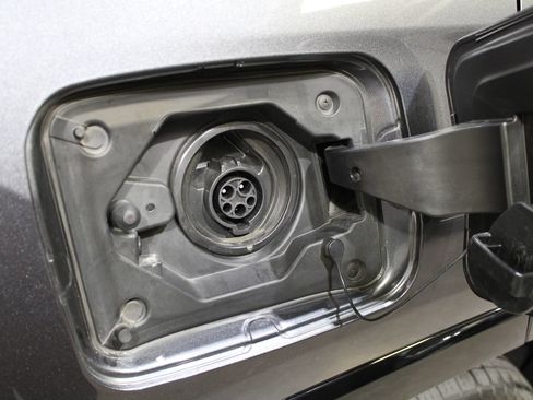 Used 2022 Toyota RAV4 XSE AWD/4WD image 18