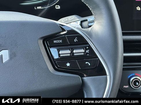 Used 2024 Kia Niro EX w/ EX Cold Weather Package image 9