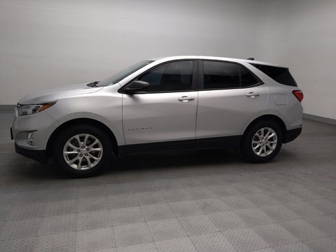 Used 2020 Chevrolet Equinox LS w/ LS Convenience Package image 2