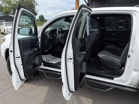 Used 2020 Toyota Tacoma TRD Sport AWD/4WD image 7