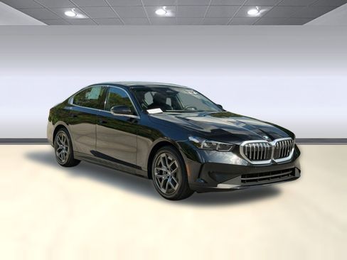 Certified 2026 BMW 530i xDrive AWD/4WD image 7