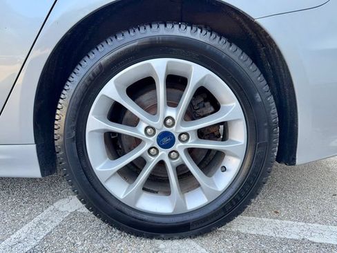 Used 2020 Ford Fusion SE FWD image 27