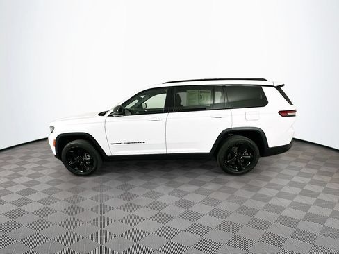 Used 2023 Jeep Grand Cherokee L Laredo AWD/4WD image 7