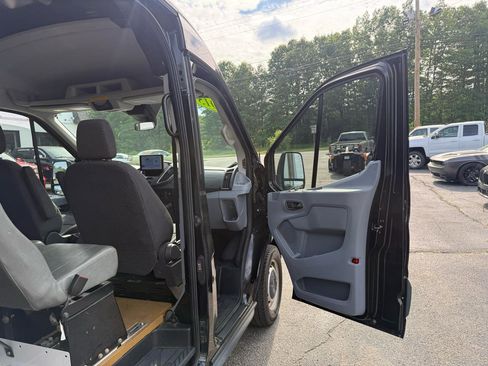 Used 2015 Ford Transit 250 148 Medium Roof RWD image 19