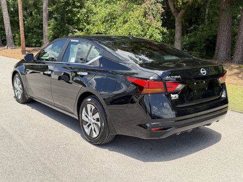 Used 2025 Nissan Altima 2.5 S FWD image 34