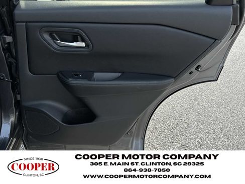 Used 2025 Nissan Rogue SV image 16