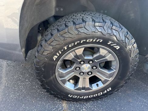Used 2020 Chevrolet Tahoe LT w/ Off-Road Package AWD/4WD image 18