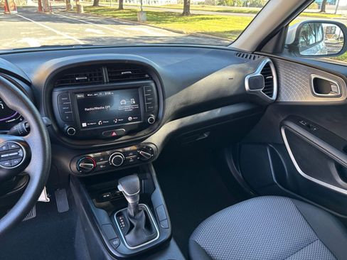 Used 2025 Kia Soul LX w/ LX Technology Package image 29