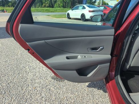 Used 2023 Hyundai Elantra SEL FWD image 27