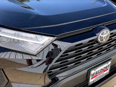 Used 2025 Toyota RAV4 XLE AWD/4WD image 34