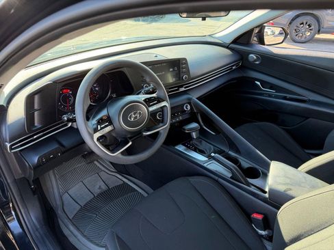 Used 2022 Hyundai Elantra SEL image 19