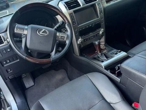 Used 2019 Lexus GX 460 image 9