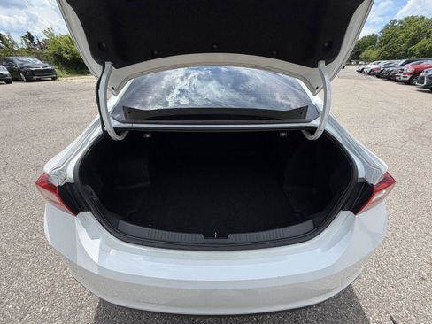 Used 2017 Chevrolet Malibu LT FWD image 28