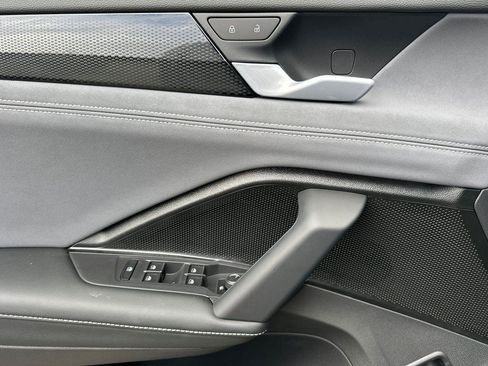 New 2026 Volkswagen Tiguan SE R-Line image 10