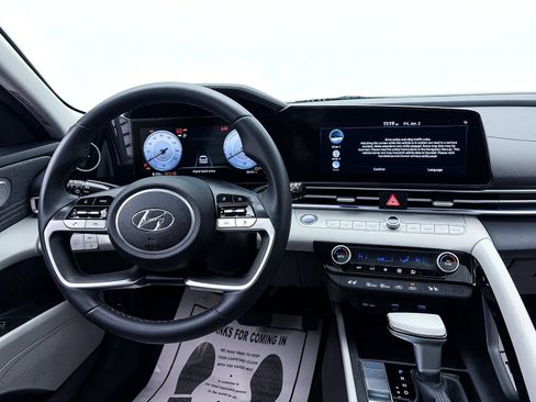 Used 2022 Hyundai Elantra Limited image 5