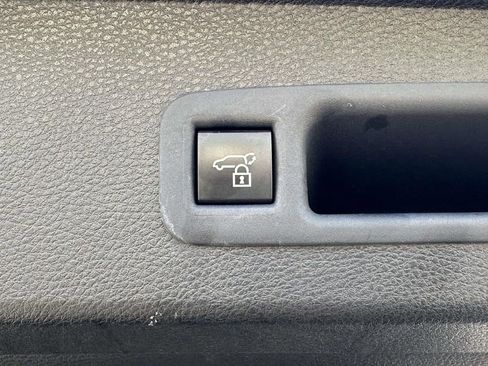 Used 2025 Toyota Sienna XLE image 10