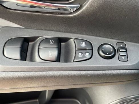 Used 2021 Nissan Kicks SR w/ SR Premium Package image 14