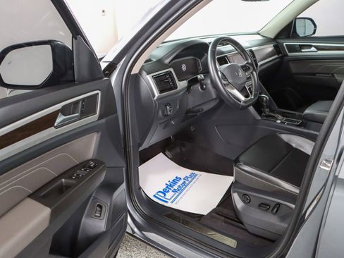 Used 2022 Volkswagen Atlas SE w/ Black Wheel Package image 3