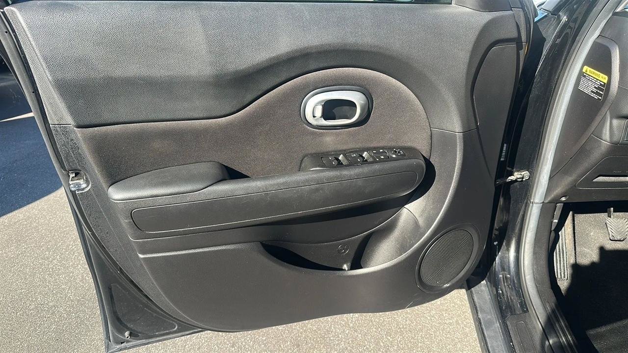 Used 2015 Kia Soul FWD image 17