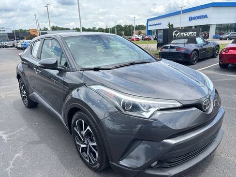 Used 2018 Toyota C-HR XLE FWD image 5
