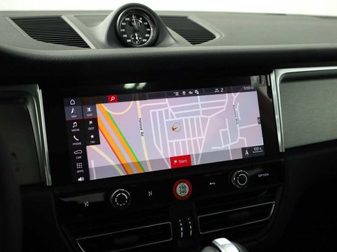 Certified 2026 Porsche Macan image 33