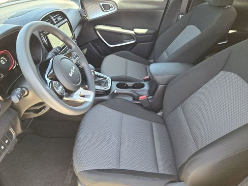 Used 2025 Kia Soul S FWD image 8