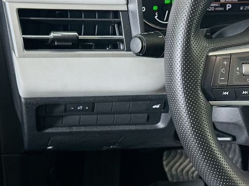 Used 2025 Mitsubishi Outlander SE FWD image 17