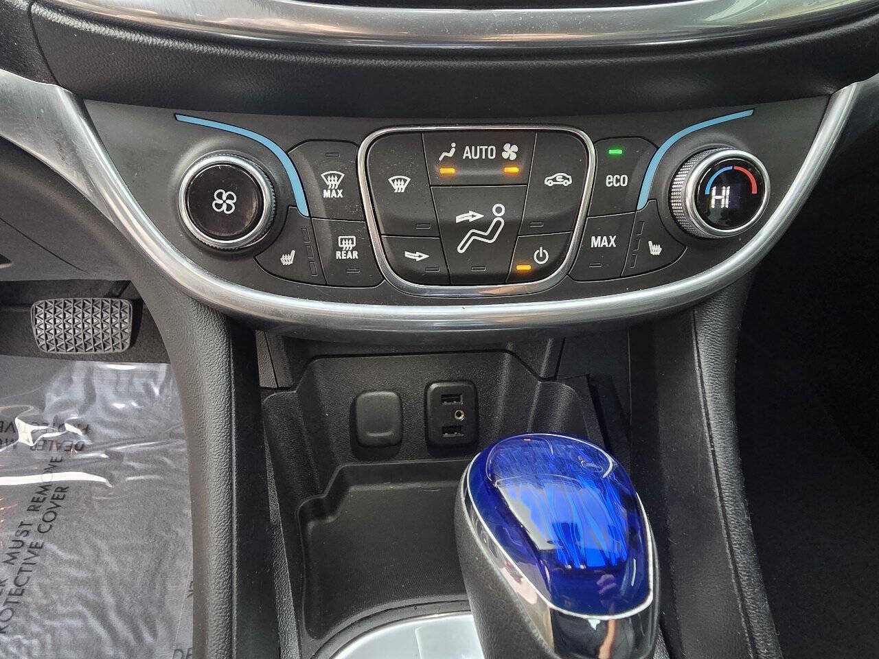 Used 2017 Chevrolet Volt Premier w/ Driver Confidence II Package FWD image 18