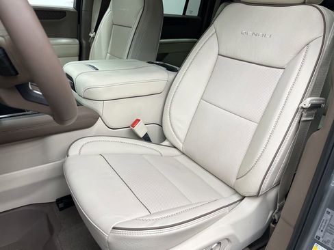 New 2026 GMC Yukon XL Denali w/ Denali Reserve Package AWD/4WD image 10