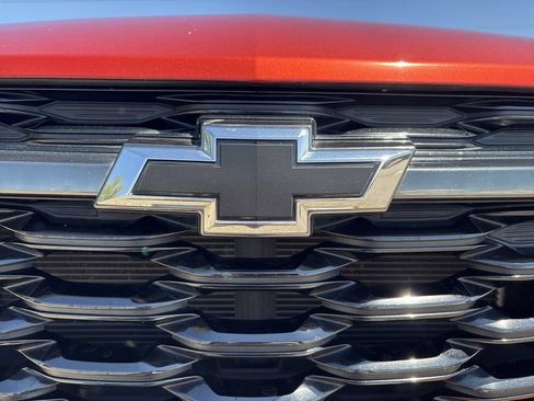 Certified 2024 Chevrolet Trax RS FWD image 35