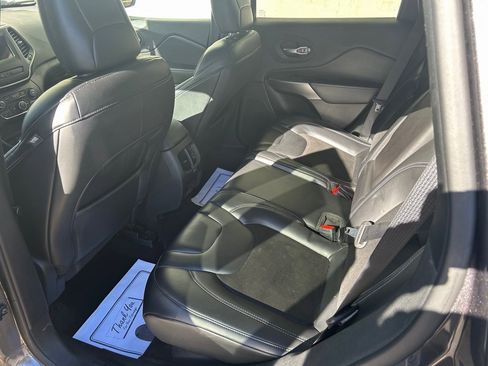 Used 2020 Jeep Cherokee Latitude Plus image 17