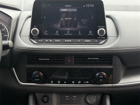 Used 2024 Nissan Rogue SV image 16