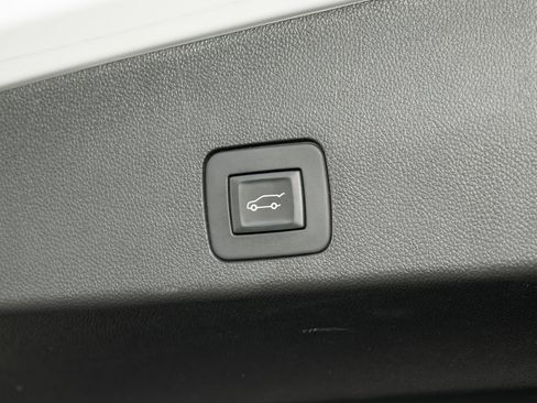 Used 2025 Buick Encore GX Avenir w/ Avenir Technology Package image 41