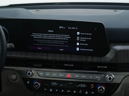 Used 2025 Kia Telluride SX w/ SX Captain's Chair Package image 17