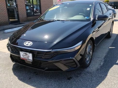 Used 2024 Hyundai Elantra SEL image 1