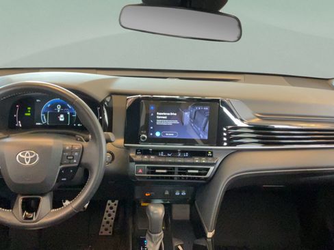 Used 2025 Toyota Camry SE FWD image 29