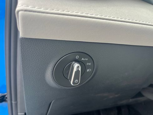 New 2026 Volkswagen Taos SE FWD image 8