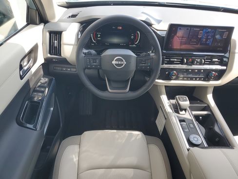 New 2026 Nissan Pathfinder SL image 18