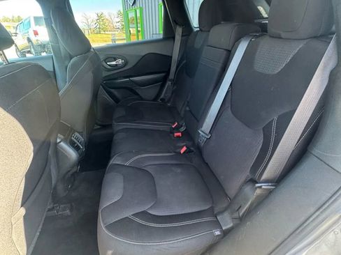 Used 2015 Jeep Cherokee Latitude image 17