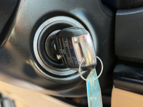 Used 2018 Kia Sedona LX FWD image 33