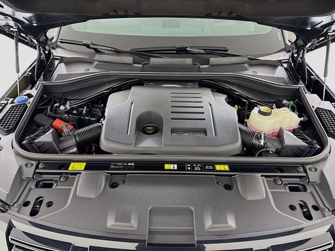 New 2026 Land Rover Range Rover SE image 30
