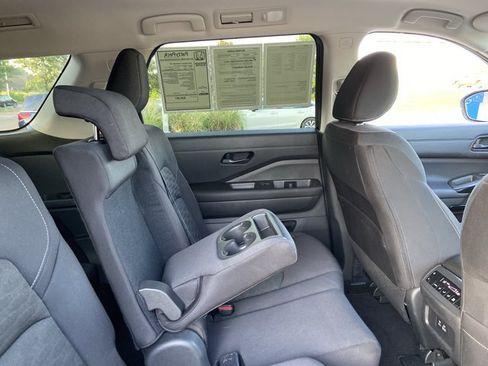 Used 2024 Nissan Pathfinder SV FWD image 23