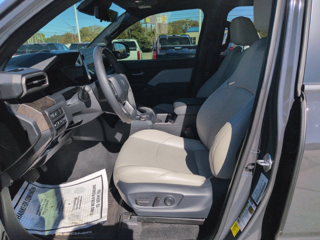 Used 2024 Toyota Tacoma Limited w/ Limited Package (LT) AWD/4WD image 9